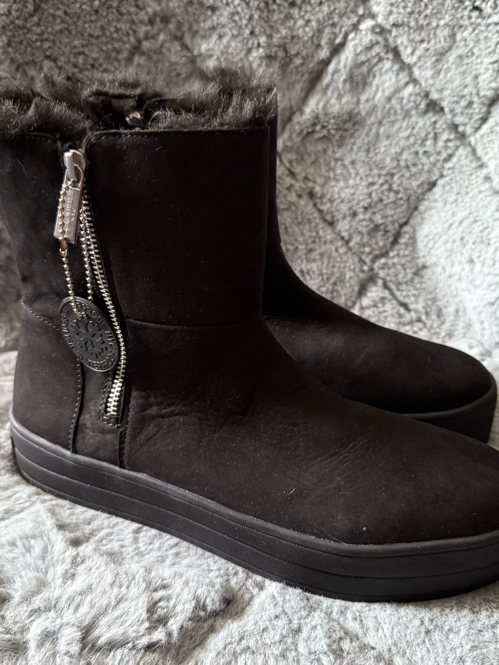 J/SLIDES Black Faux Fur Trim Ankle Boots with Decorative Zip Women's 10M New